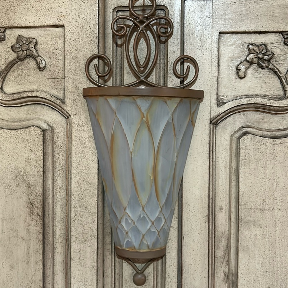 Door Bucket - Willow House
